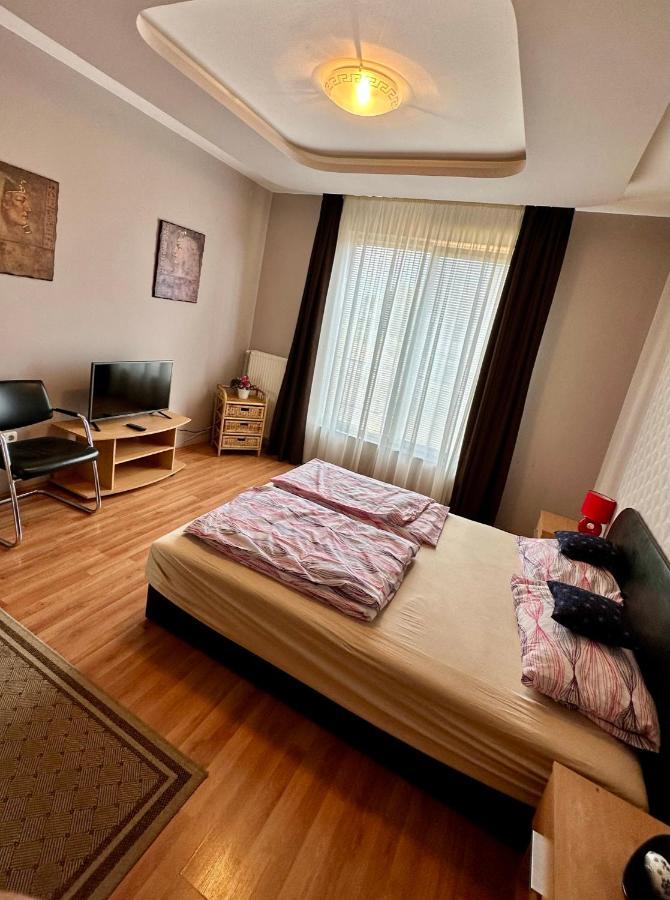 Velvet Motel Hegyeshalom Exterior photo