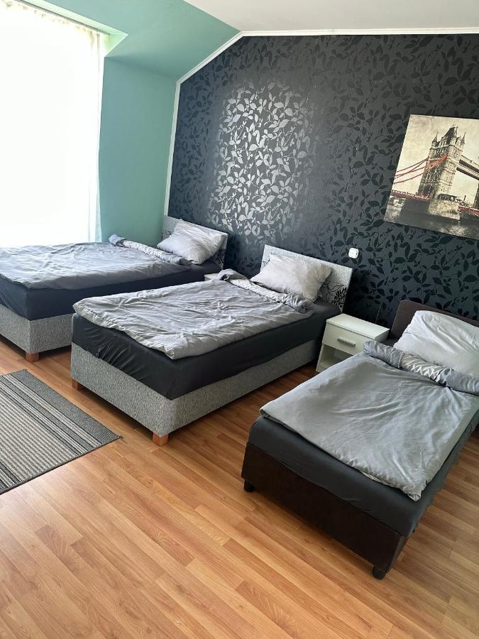 Velvet Motel Hegyeshalom Exterior photo
