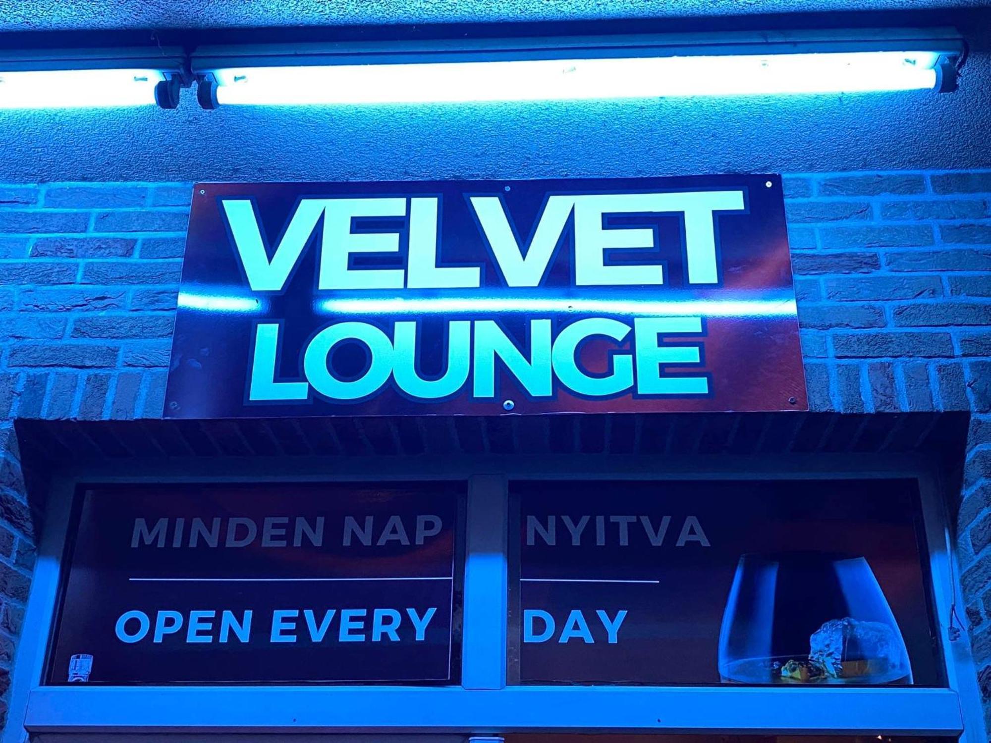 Velvet Motel Hegyeshalom Exterior photo